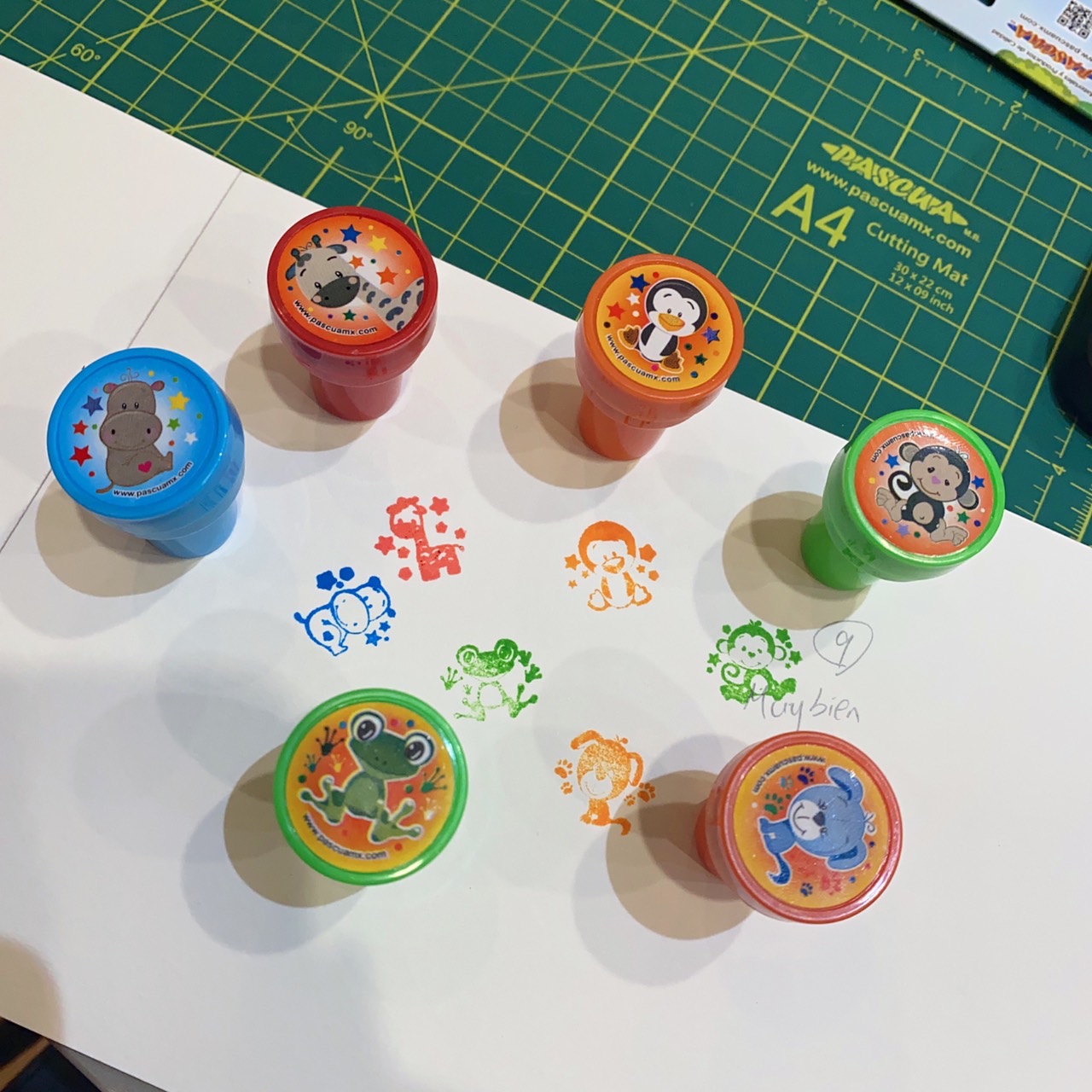 Sellos para Niños Estampillas de Dibujos Animados Surtidos, 6 Sellos de Tinta figura animales para regalos de fiestas infantiles, premios escolares