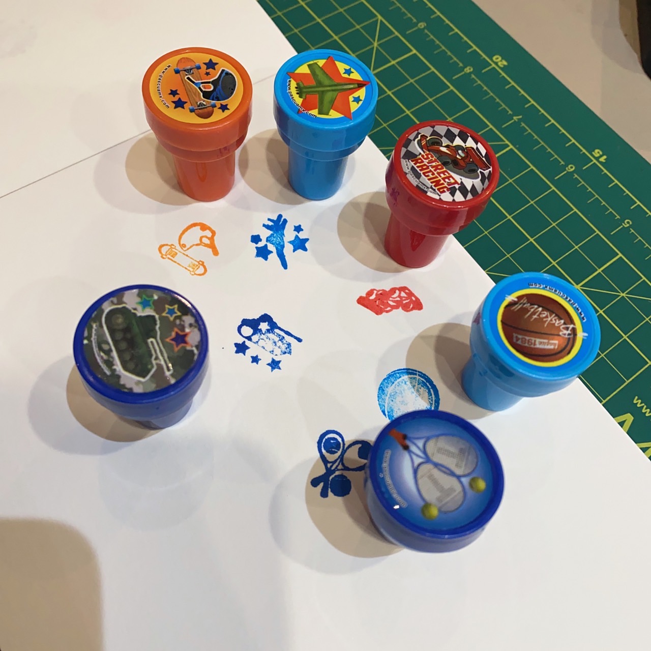 Sellos para Niños Estampillas de Dibujos Animados Surtidos, 6 Sellos de Tinta figura deportes para regalos de fiestas infantiles, premios escolares