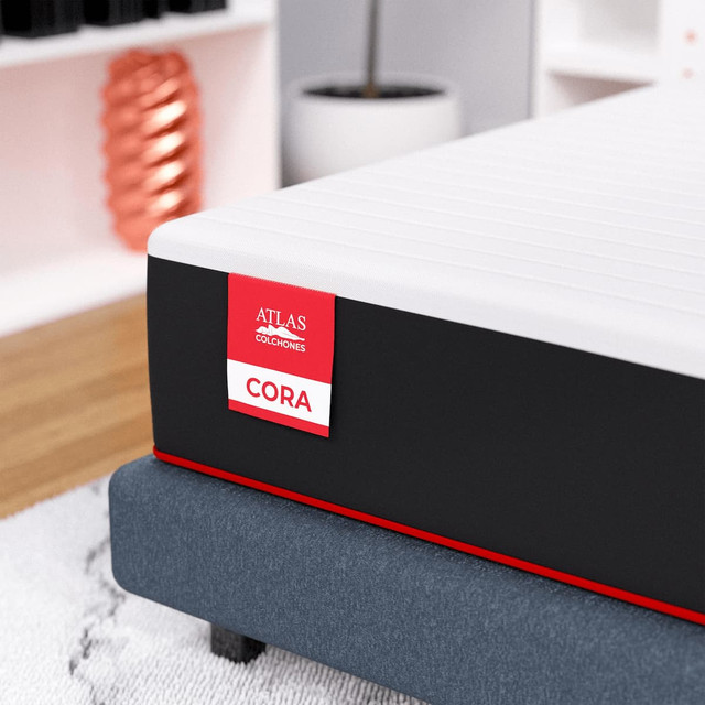 Colchón En Caja Matrimonial Cora De Memory Foam Más Blancos Y Edredón Khaki