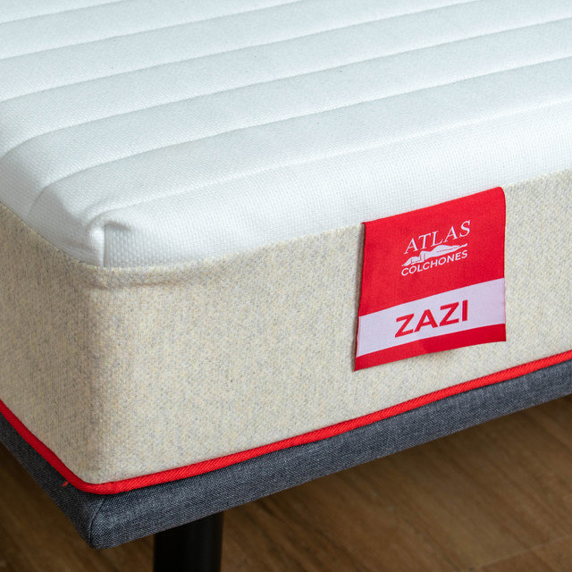 Colchón Zazi king Size con Sabanas y Almohadas Atlas Basics