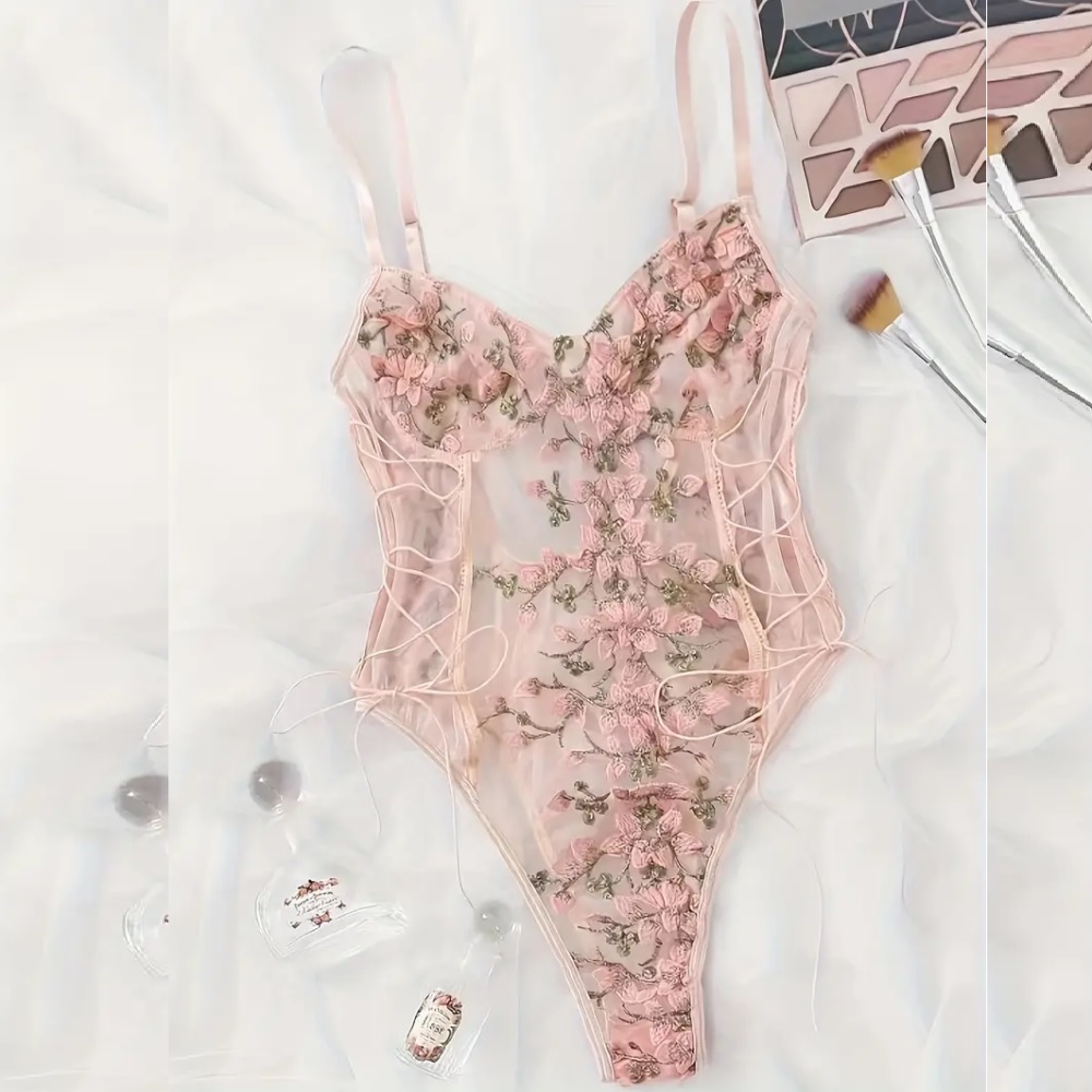 Body con tanga Bordado floral rosa.