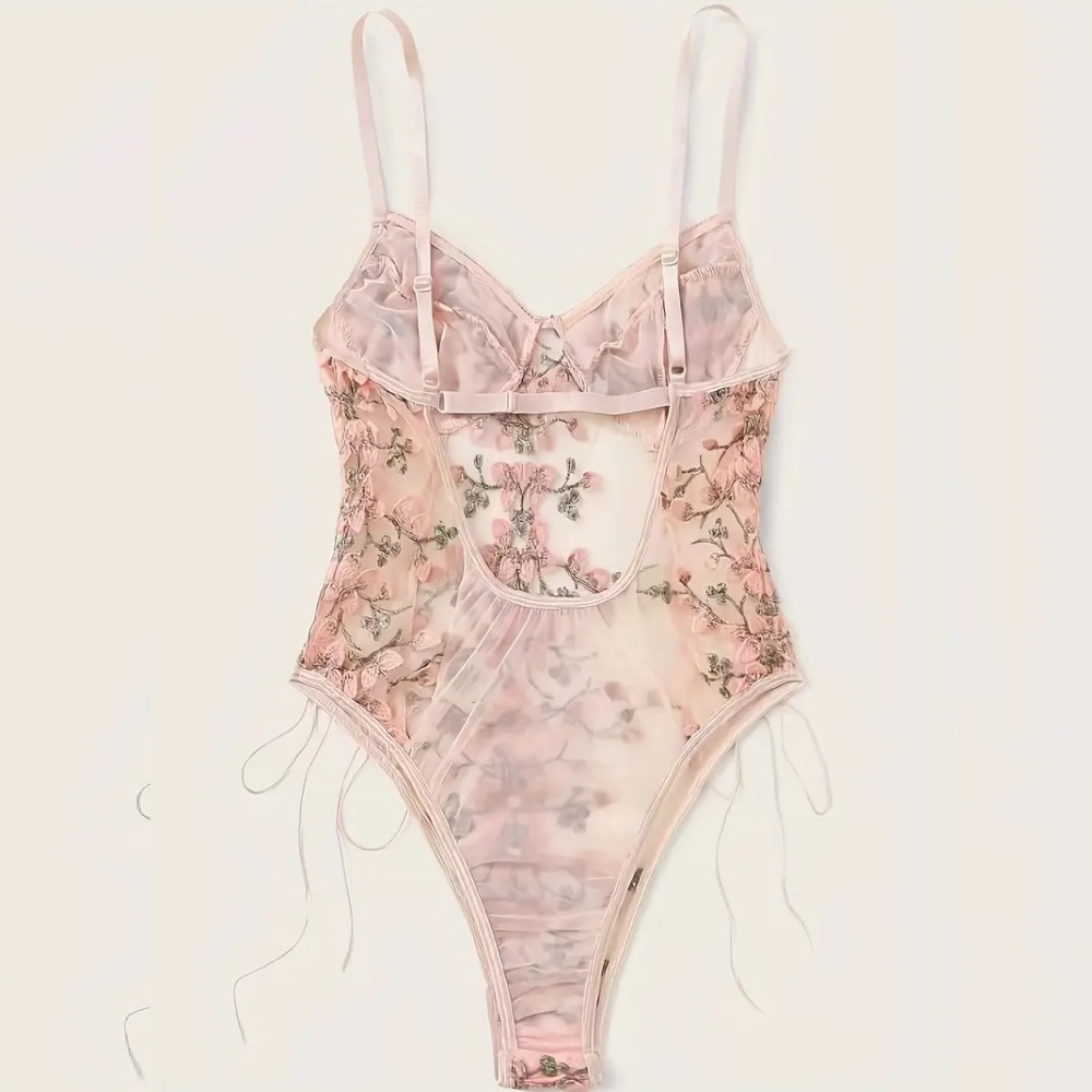 Body con tanga Bordado floral rosa.