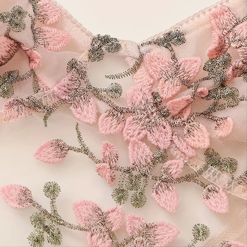 Body con tanga Bordado floral rosa.