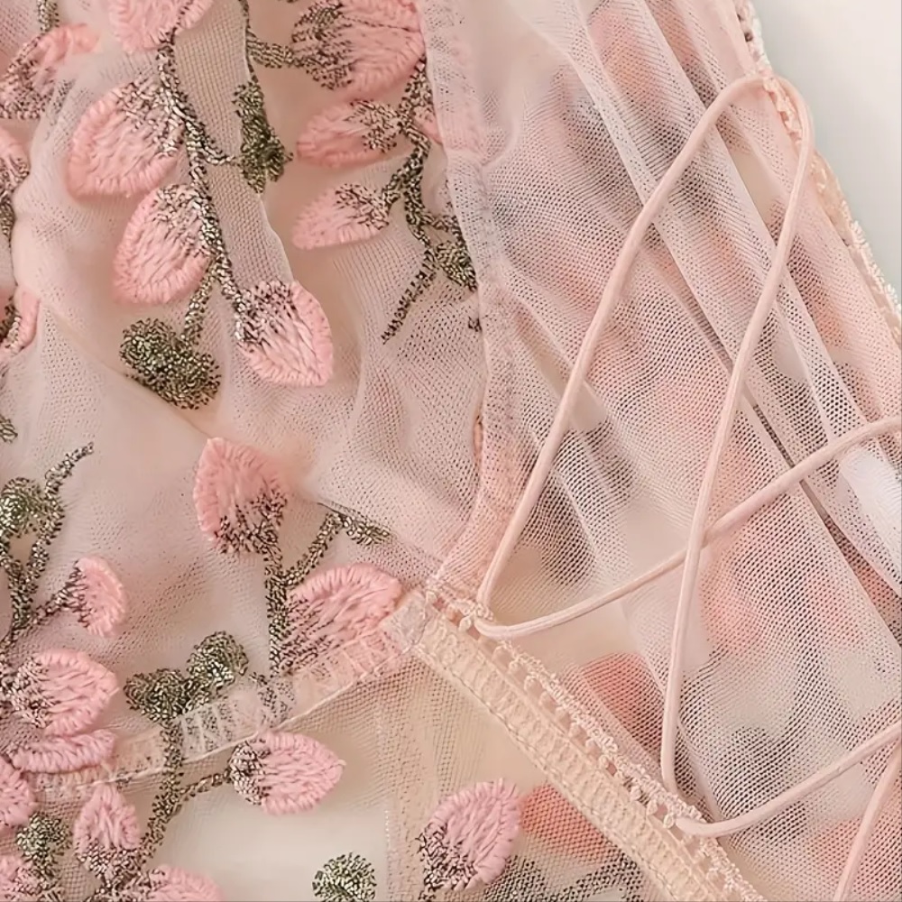 Body con tanga Bordado floral rosa.