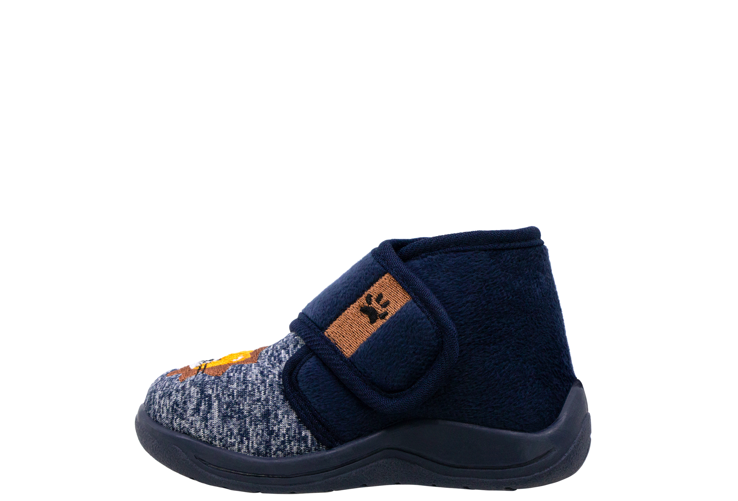 Pantufla Georgie Boy para niño cómoda y cálida con bordado de León. Calzado importado y exclusivo