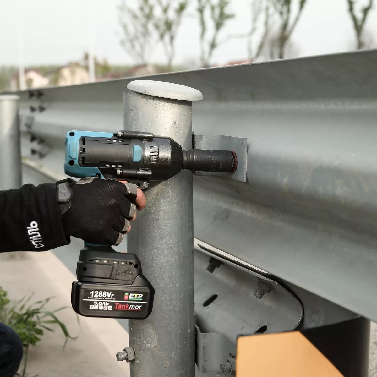 Llave De Impacto 1/2 Inalámbrica Con 2 21v Batería 600n.m 