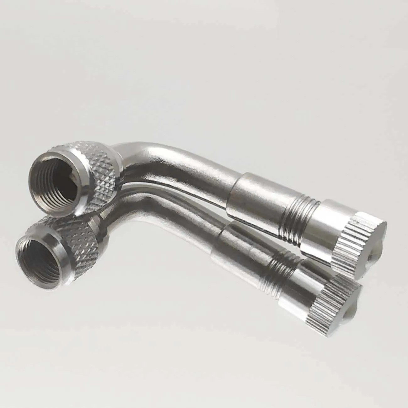 Adaptador válvula curvada ángulo cámara aire llanta extensión neumático auto moto bici 90 plata.