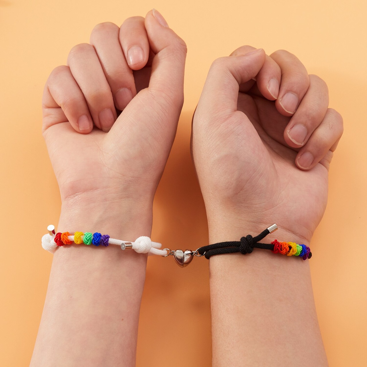 Pulseras Para Parejas Corazon de Iman LGBT Negro Blanco