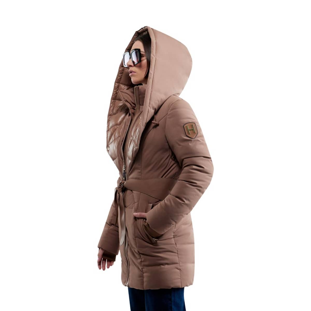 Chamarra café capitonada larga para mujer, marca Holly Land, mod. 1088920