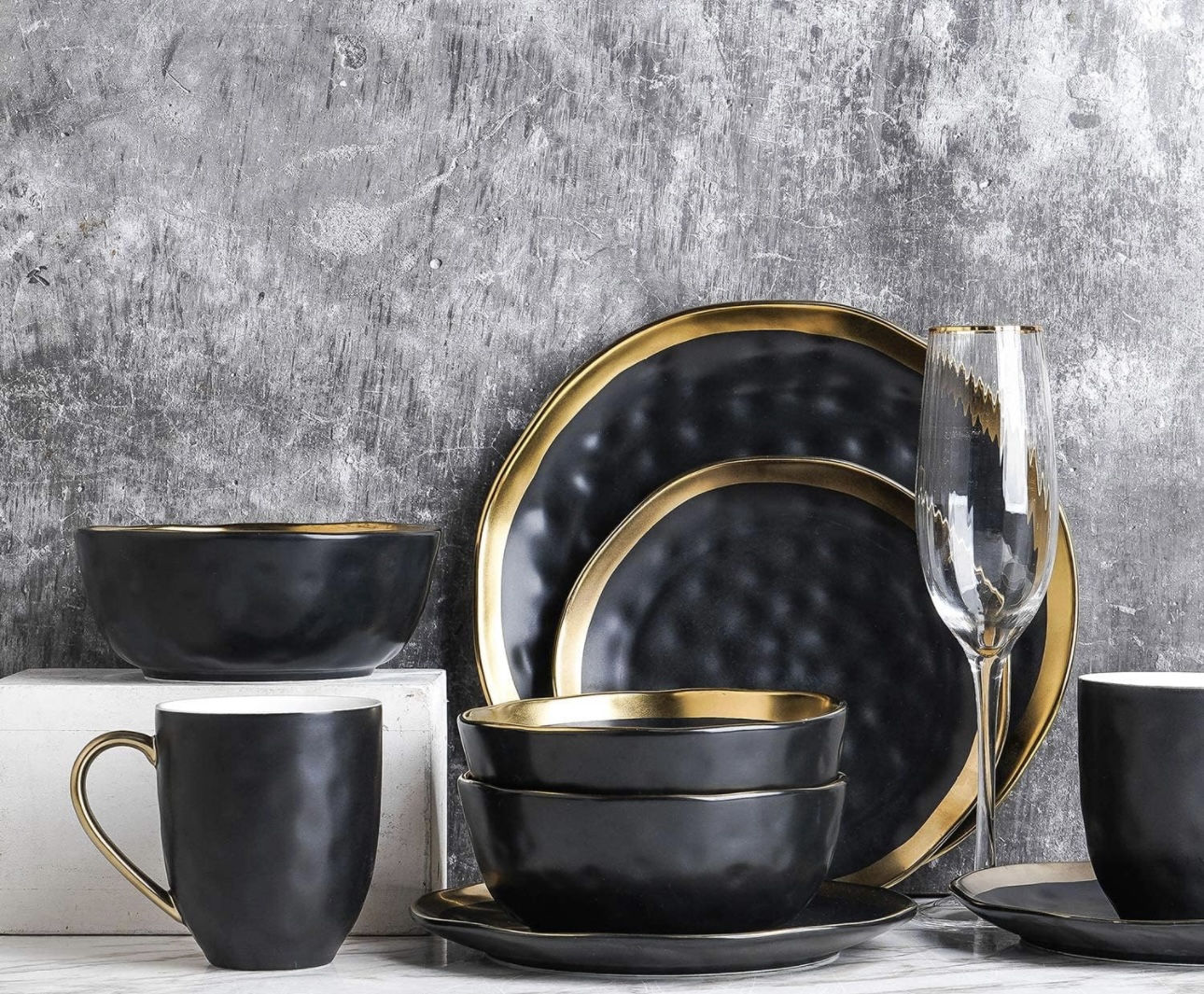 Vajilla Elegante De Porcelana Negra Con Dorado 16 Pz