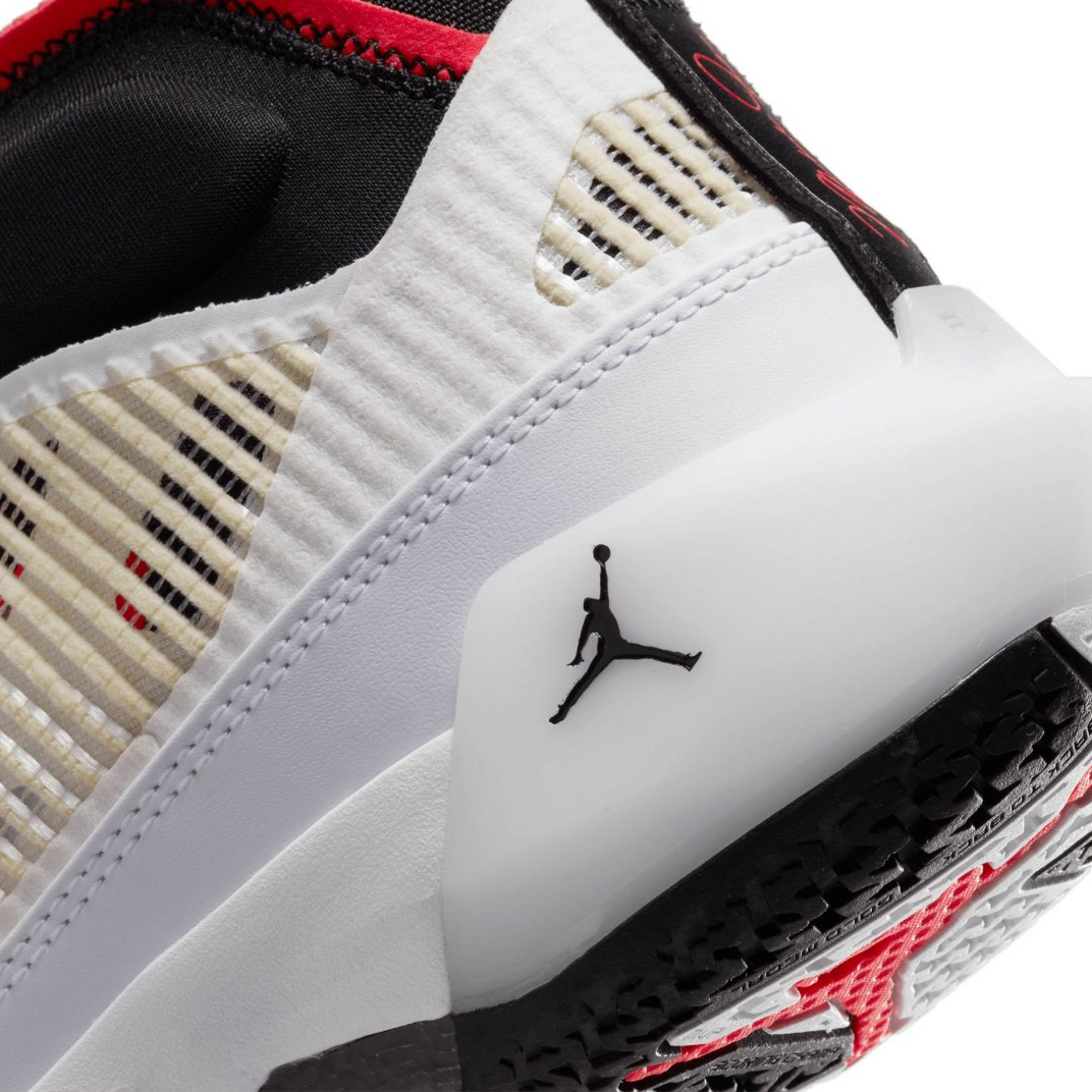 TENIS AIR JORDAN XXXVII BLANCO/NEGRO/ROJO BASQUETBOL MUJER 