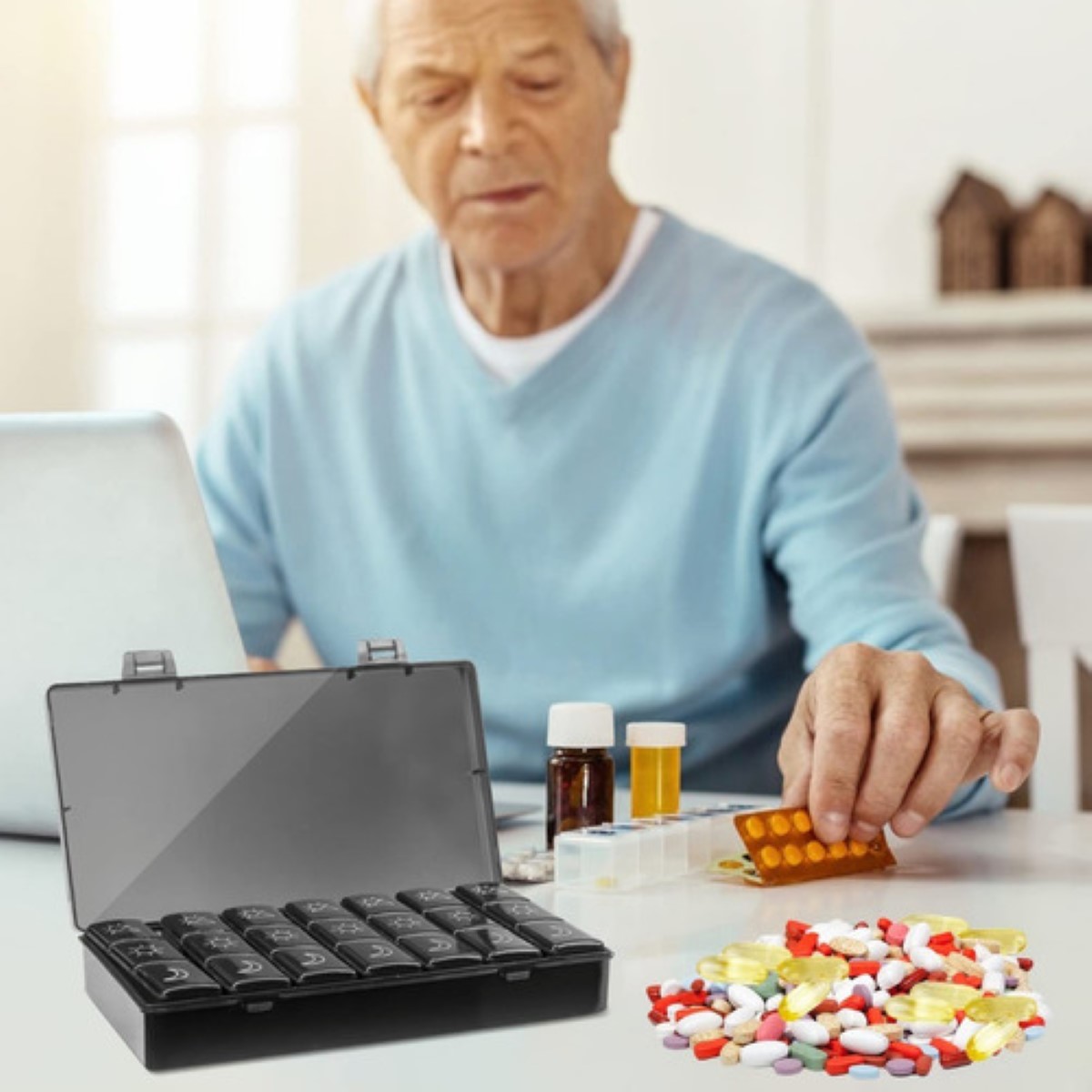 Pastillero Semanal Organizador 3 Tomas Portátil Negro