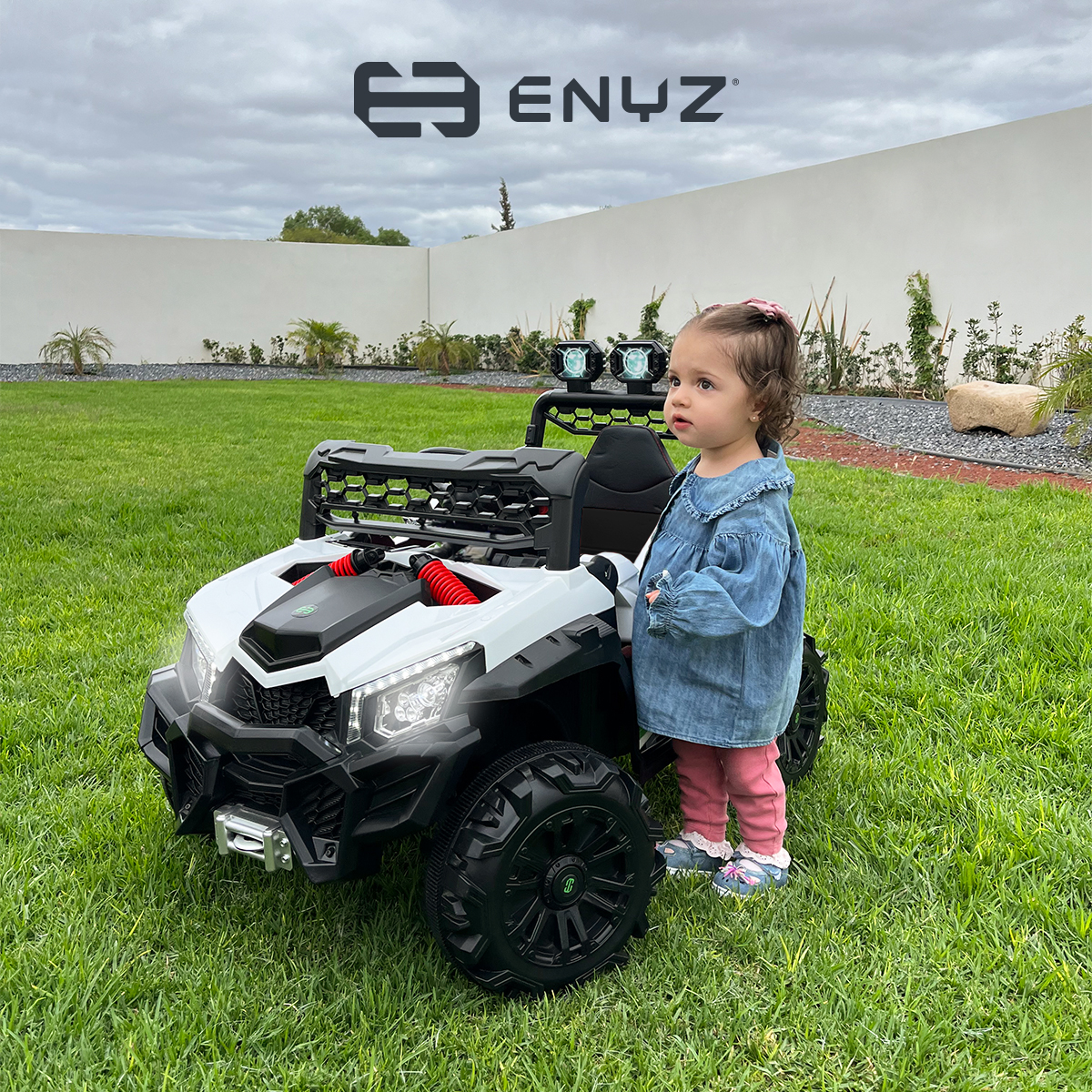 Montable eléctrico Camioneta Razer Jeep con control remoto asientos de piel bluetooth bocinas Edades Infantil 2 a 5 años Enyz Blanco.