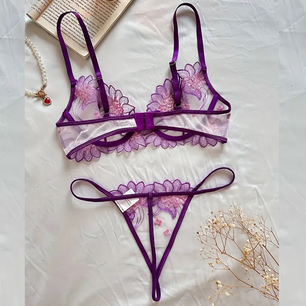 Conjunto de encaje Floral transparente.