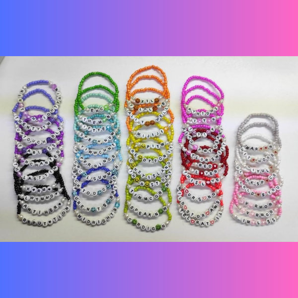 Pulsera con Letras para Intercambio en Conciertos, Taylor Swift, RBD etc. 30 PCS.