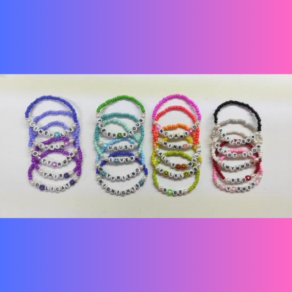 Pulsera con Letras para Intercambio en Conciertos, Taylor Swift, RBD etc. 30 PCS.