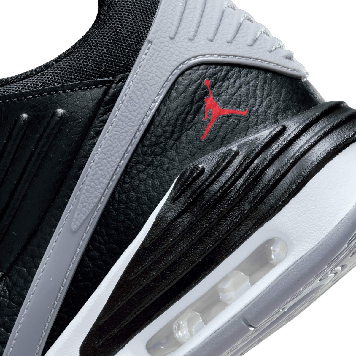 Tenis Jordan Max Aura 5 Black Cement