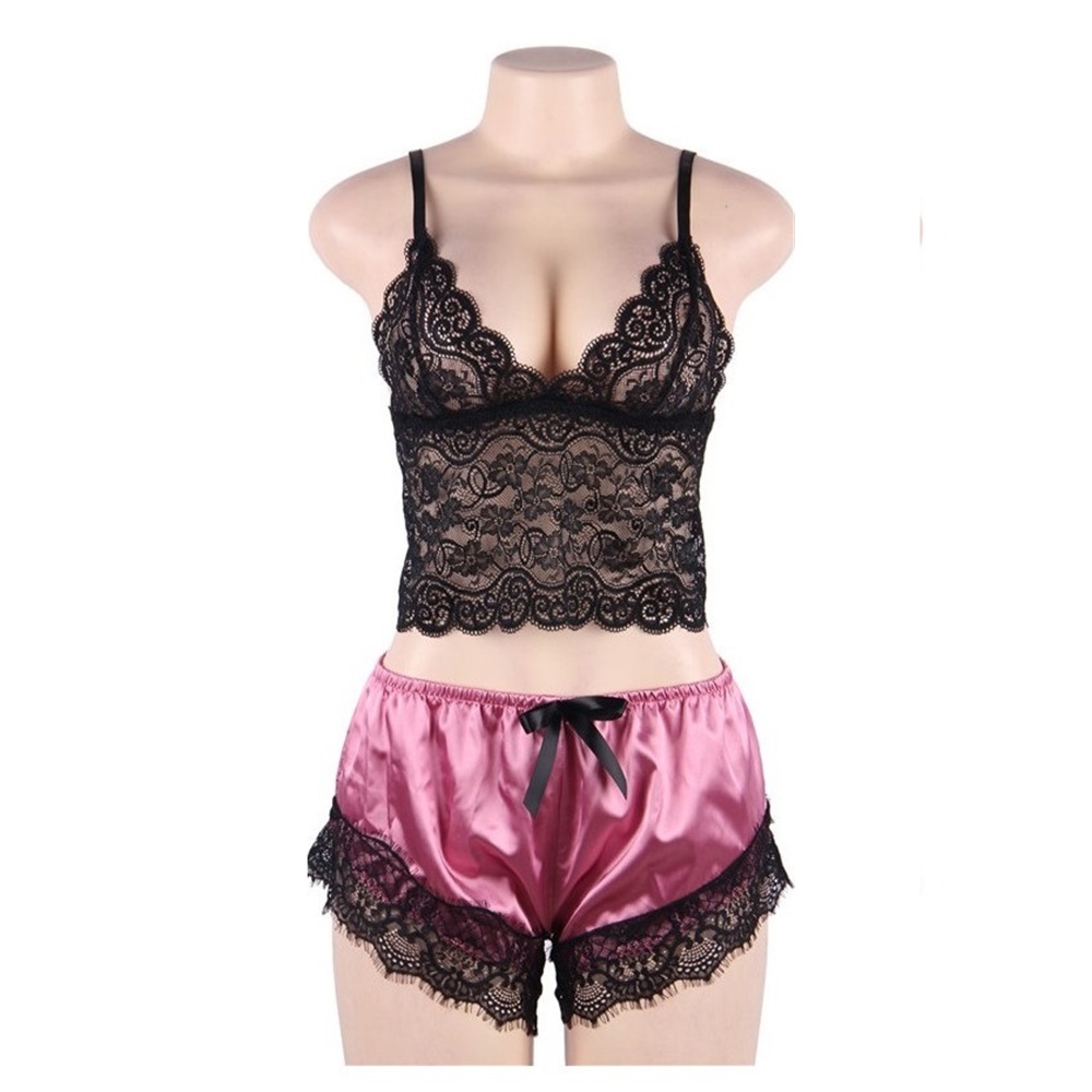 Conjunto de pijama de encaje.