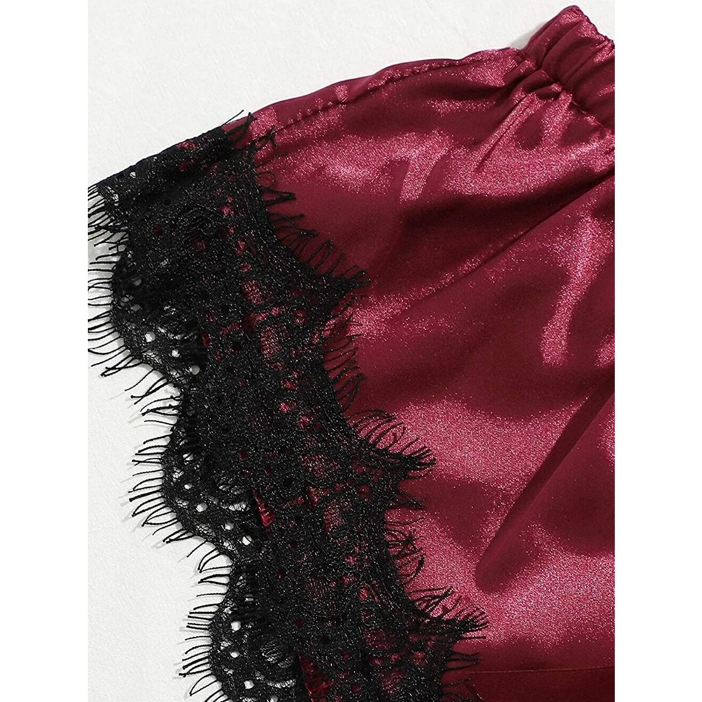 Conjunto de pijama de encaje.