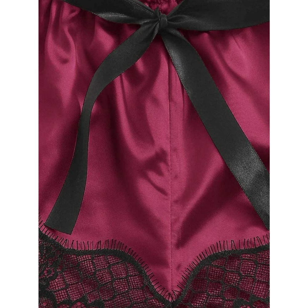 Conjunto de pijama de encaje.