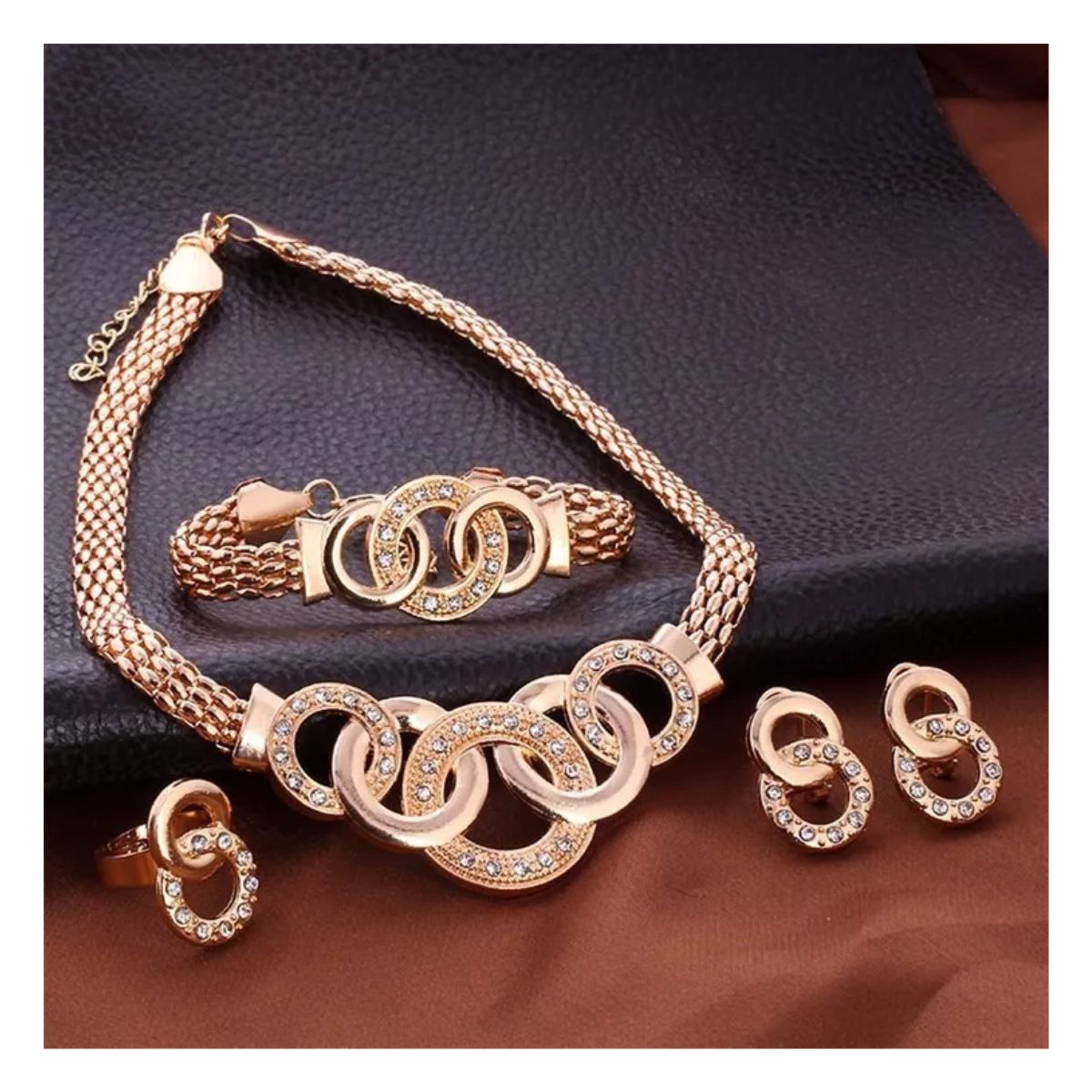 Juego De Joyas Moda 5 Pcs, Collar, Pulsera, Aretes , Anillos dorado