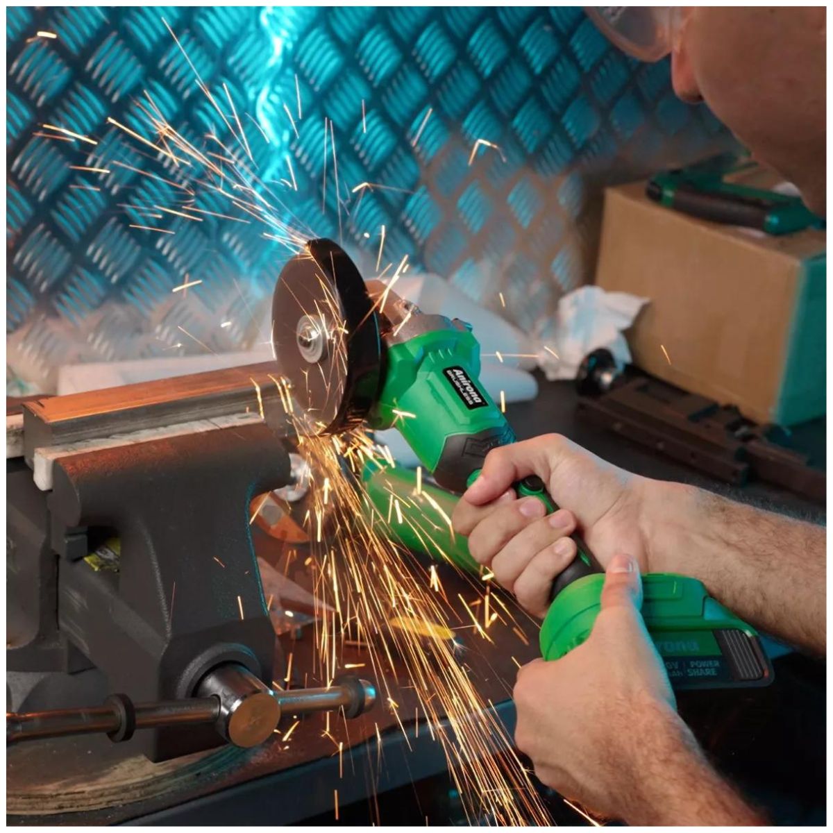 Esmeriladora Angular Inalámbrica 4-1/2 Sin Carbones Anirona, Color Verde