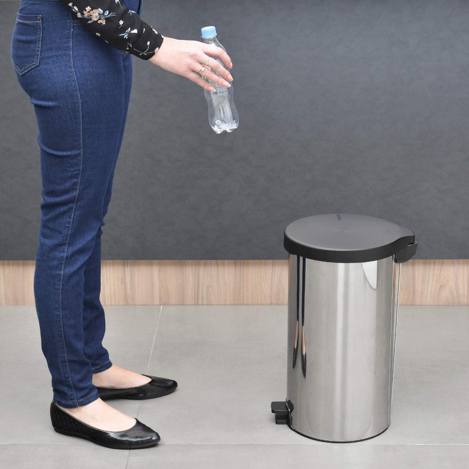 Basurero con Pedal Tramontina New 20 litros acero Inoxidable 94538-720