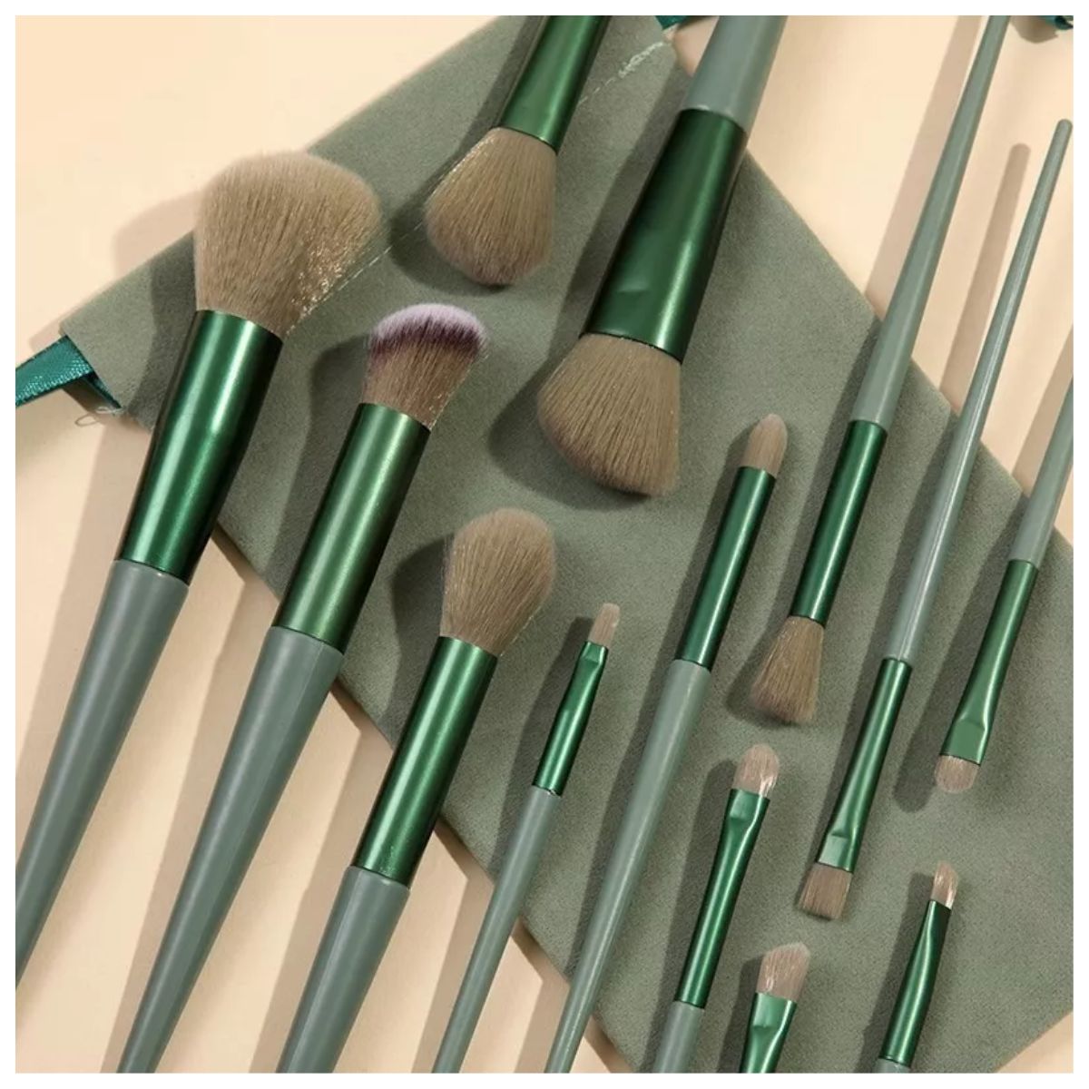 Set De Brochas De Maquillaje Profesional 13 Pcs, Color Verde