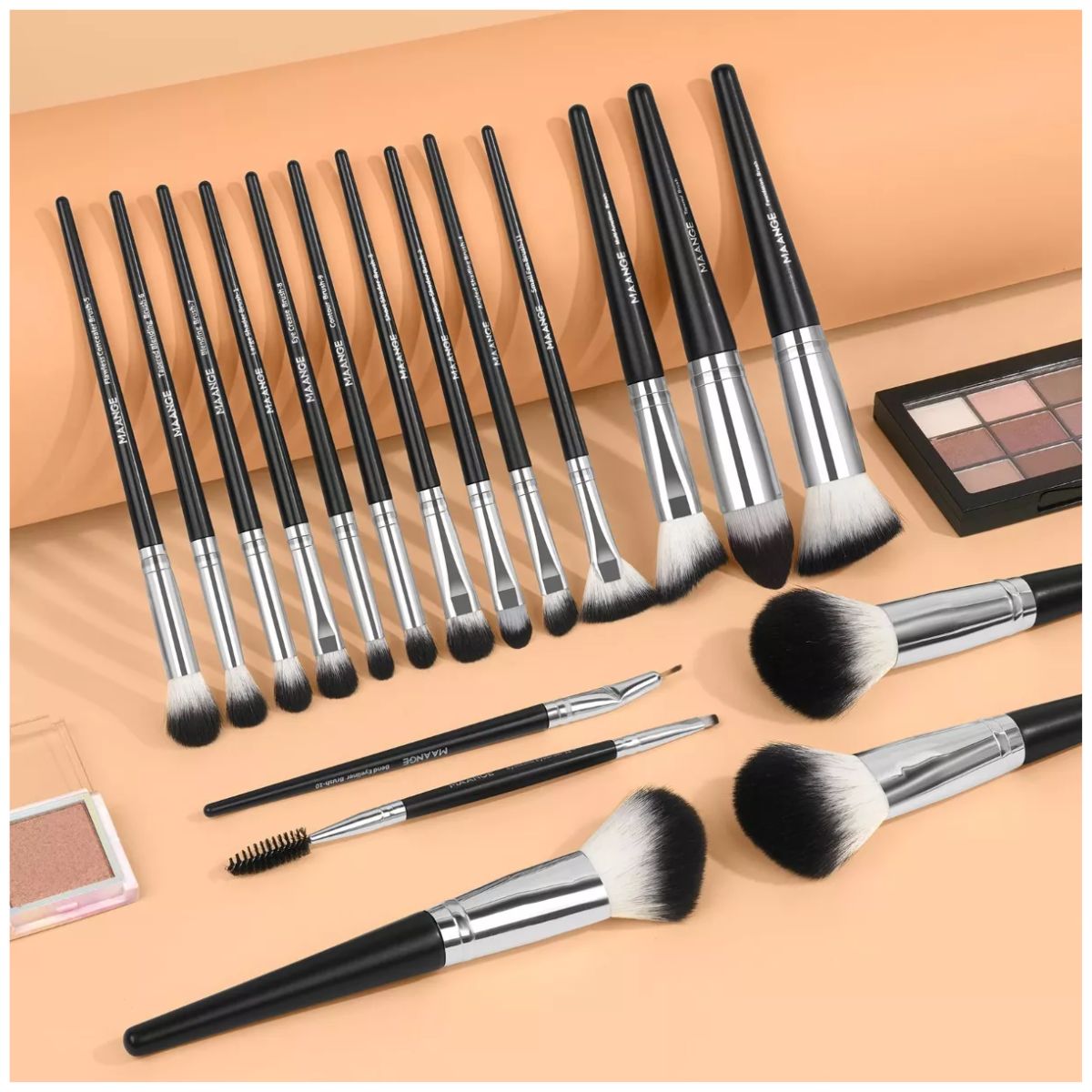 Set De Brochas Maquillaje Profesional 18 Piezas, Color Negro + Plata