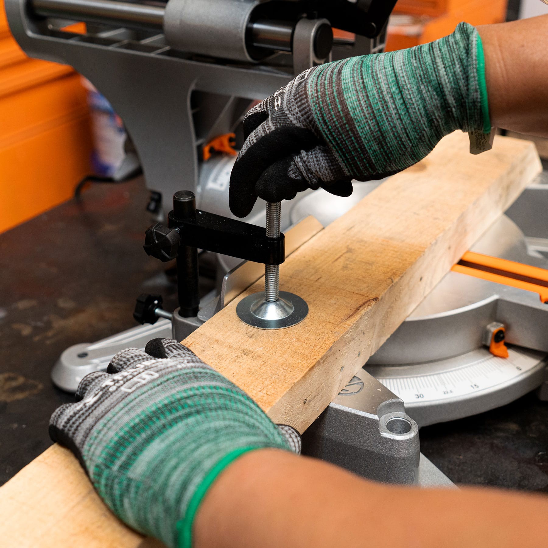 SIERRA DE INGLETE 12" DE 2000 W TELESCÓPICA COMPUESTA TRUPER 12464