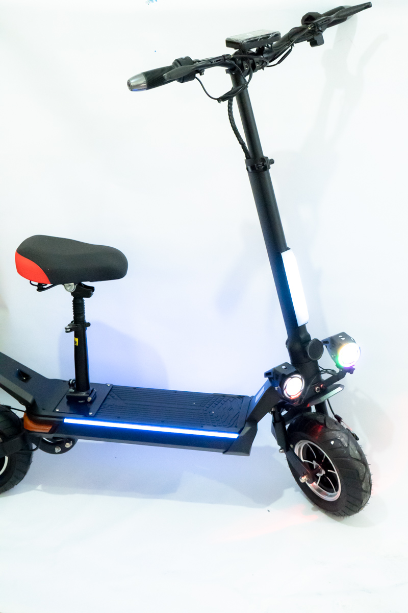 Scooter Eléctrico - Brobit - Faros delanteros - Asiento - Para Adultos
