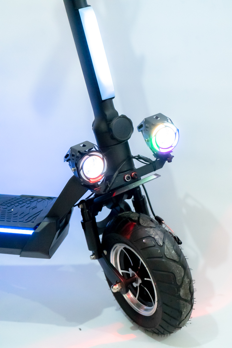 Scooter Eléctrico - Brobit - Faros delanteros - Asiento - Para Adultos