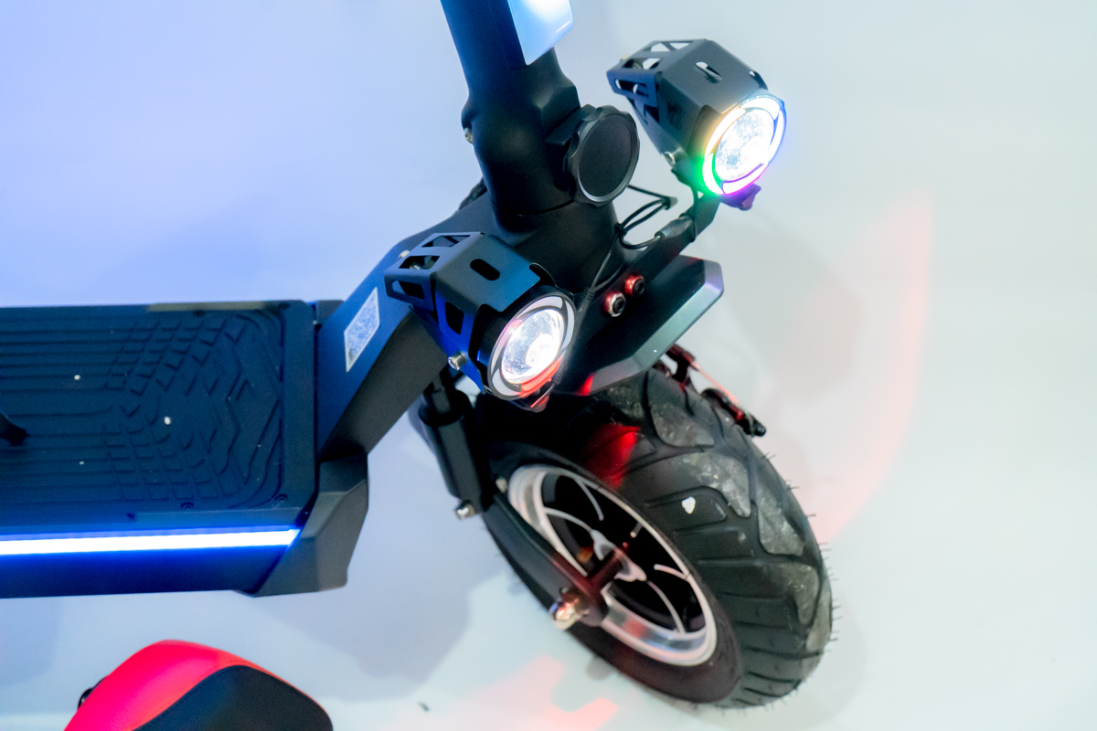 Scooter Eléctrico - Brobit - Faros delanteros - Asiento - Para Adultos