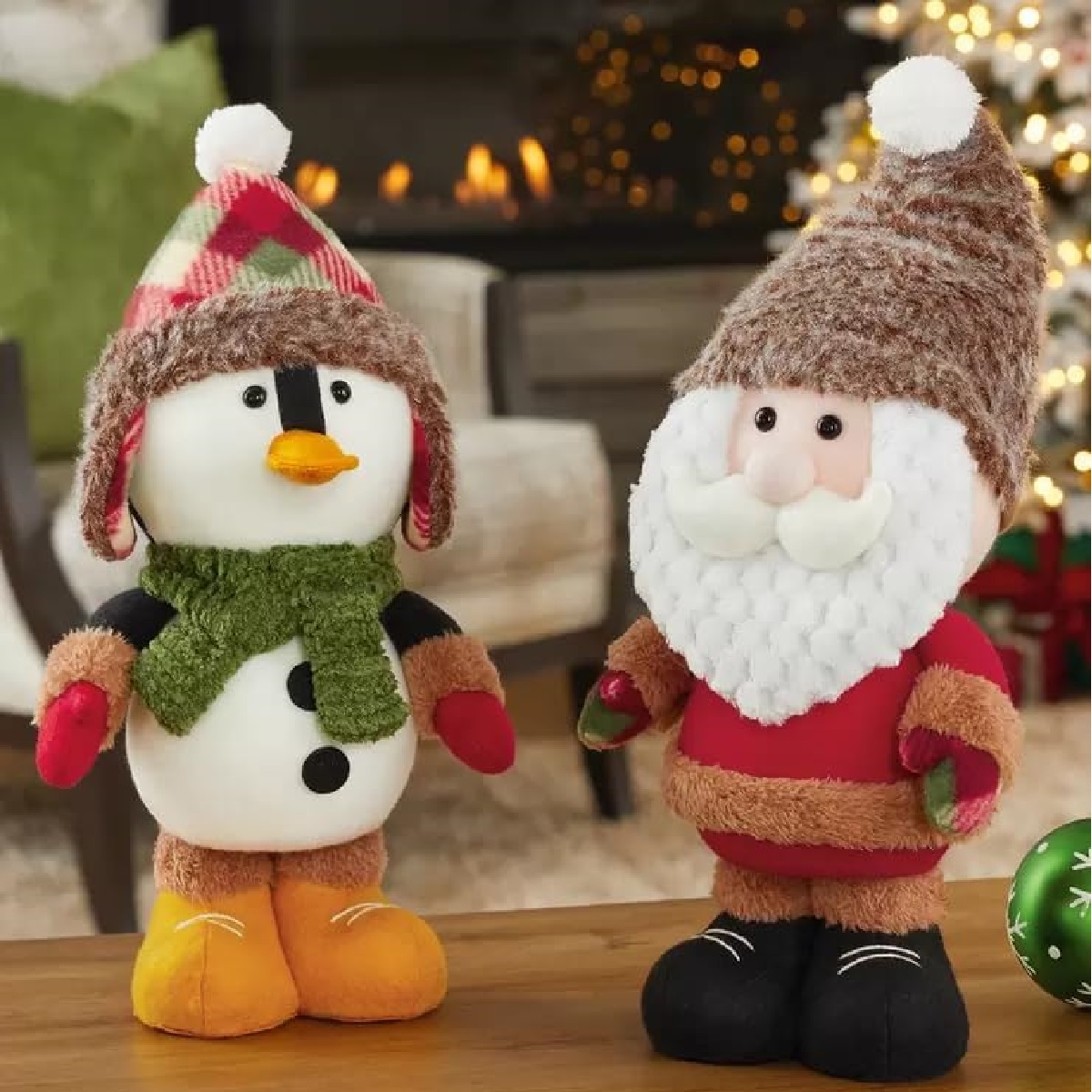 Juego de Figuras de Pie Navideñas Santa Claus y Pinguino Decorativos para Navidad 31 cm Aproximadamente - Peluche (2 Piezas)