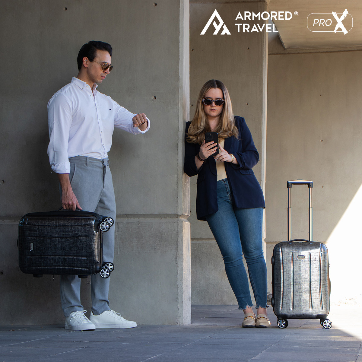 Maleta de mano carry-on cabina policarbonato Pro-x Dark 20 pulgadas capacidad 10 kg rígida con cierre expandible candado de seguridad tsa-lock Armored Travel