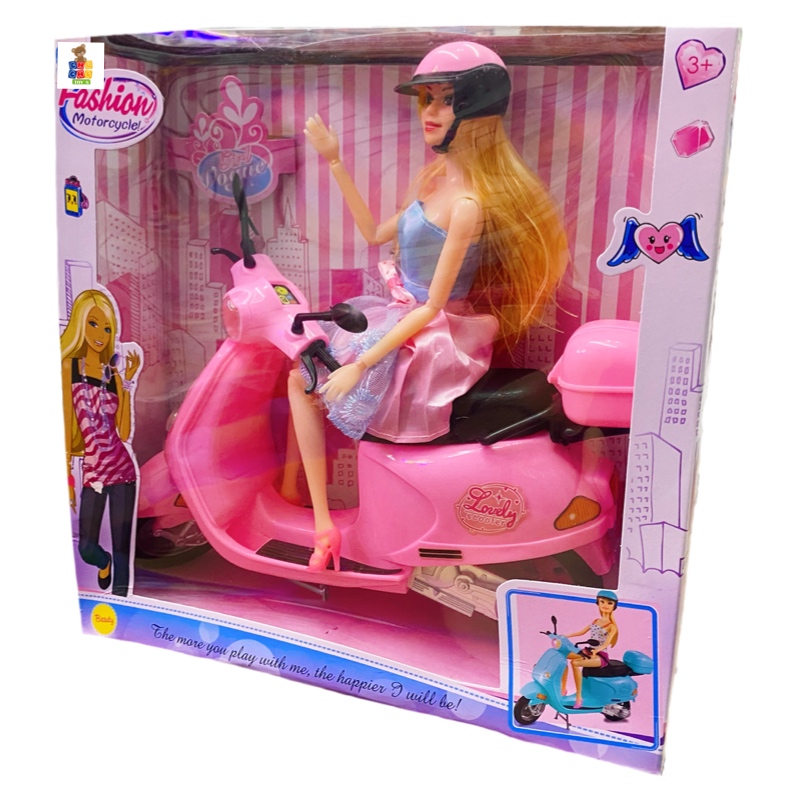 Muñeca Articulada Con Motoneta Y Casco De Juguete