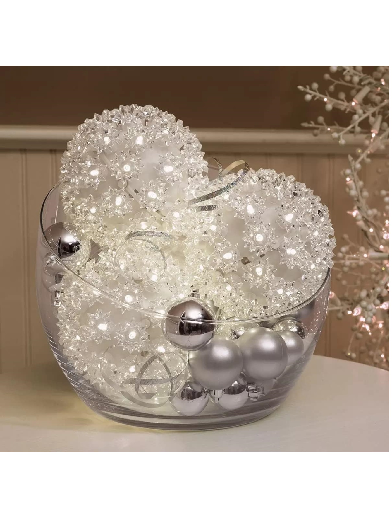 GE - Set de esferas LED para decoración navideña en interior (árbol de navidad) o exterior - guirnalda con 50 luces por esfera (150 luces) - 13.9 cm - Blanco cálido/blanco (3 esferas)