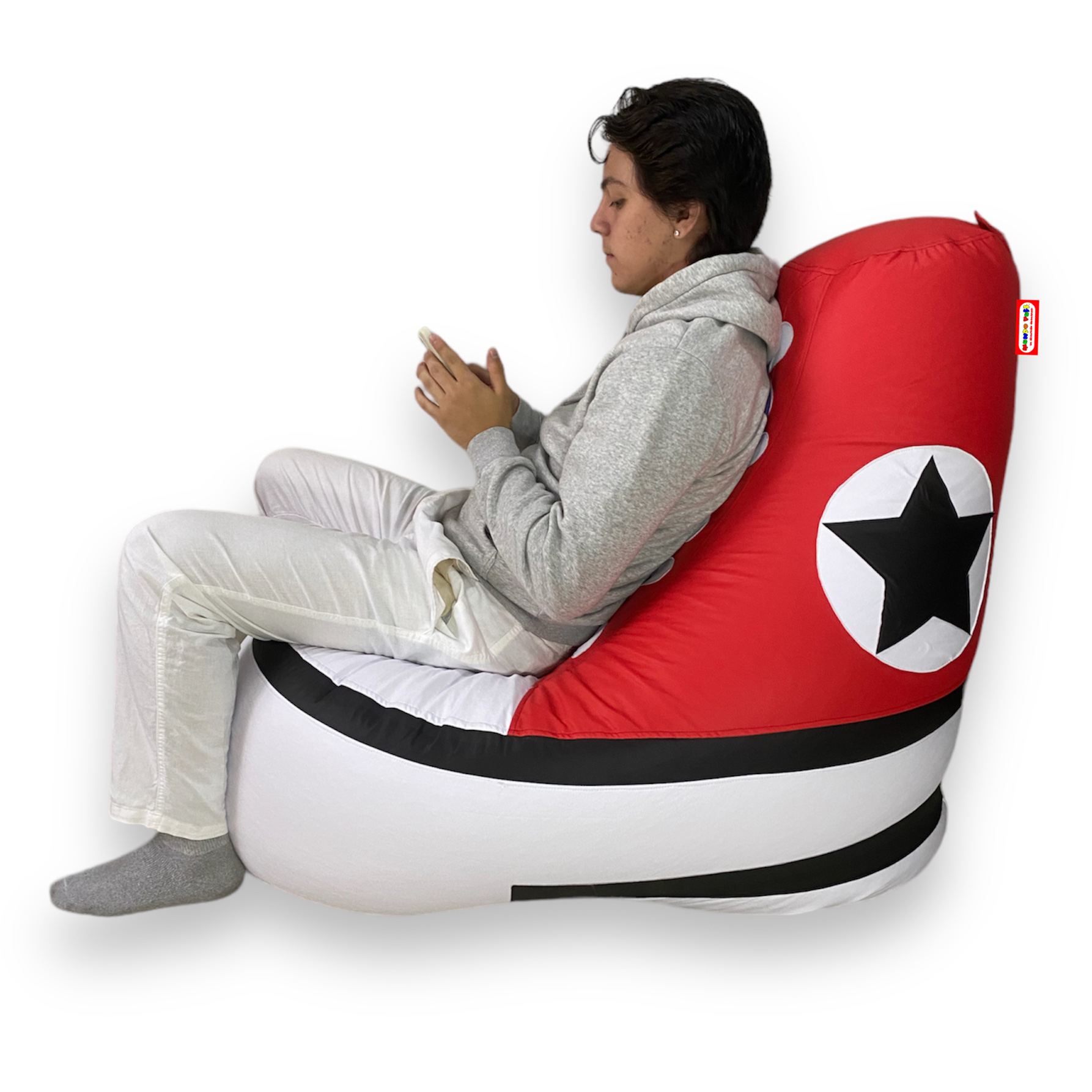 Sillón Puff Zapato Tenis tipo converse marca Mundo Puff .