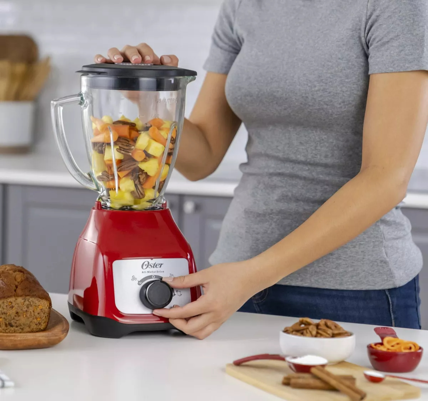 Licuadora Oster BLSTKAG-RRD 1.5 L roja con vaso de vidrio 127V