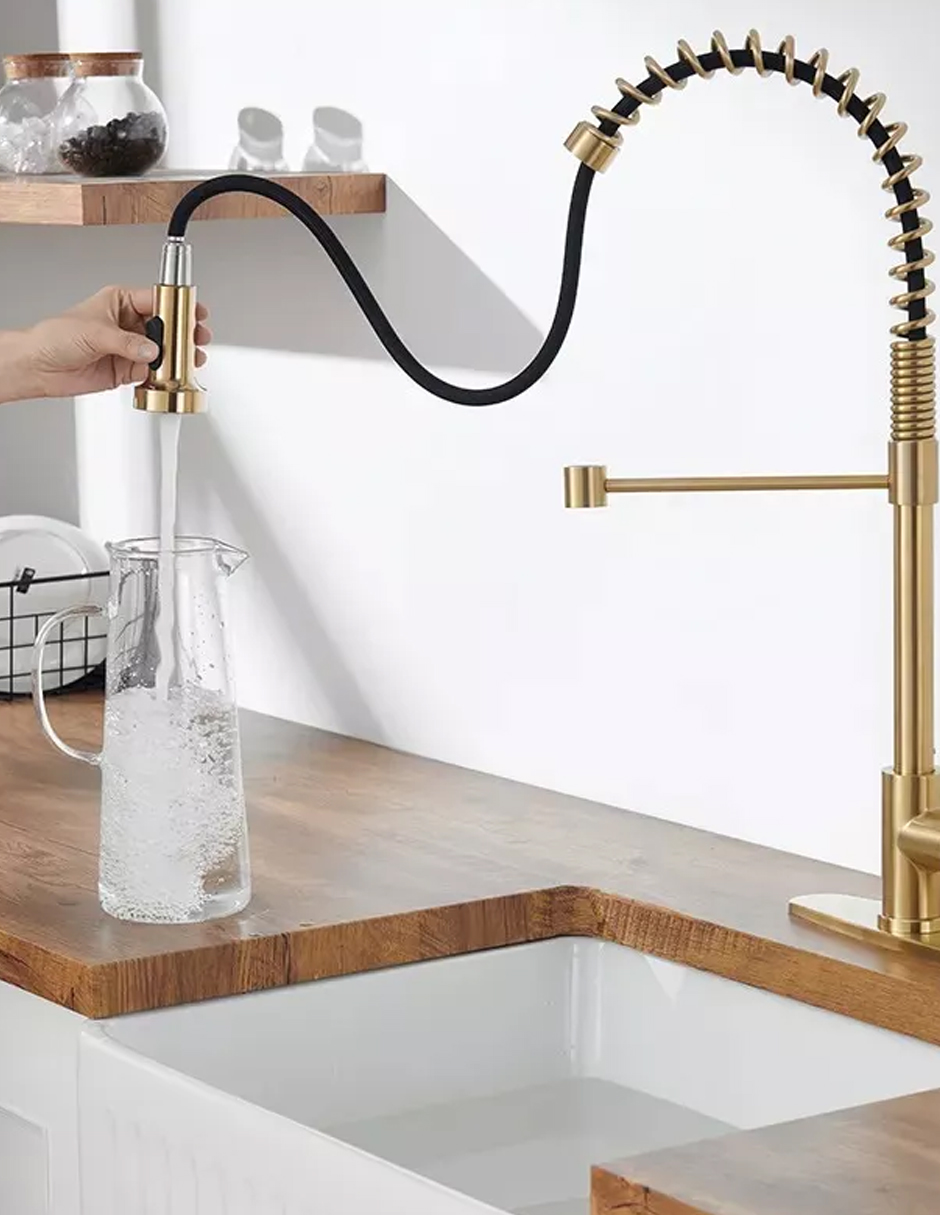 Llave Mezcladora y Grifo Para Cocina Triple Función Con Manguera Retráctil Haussy Acabado Oro