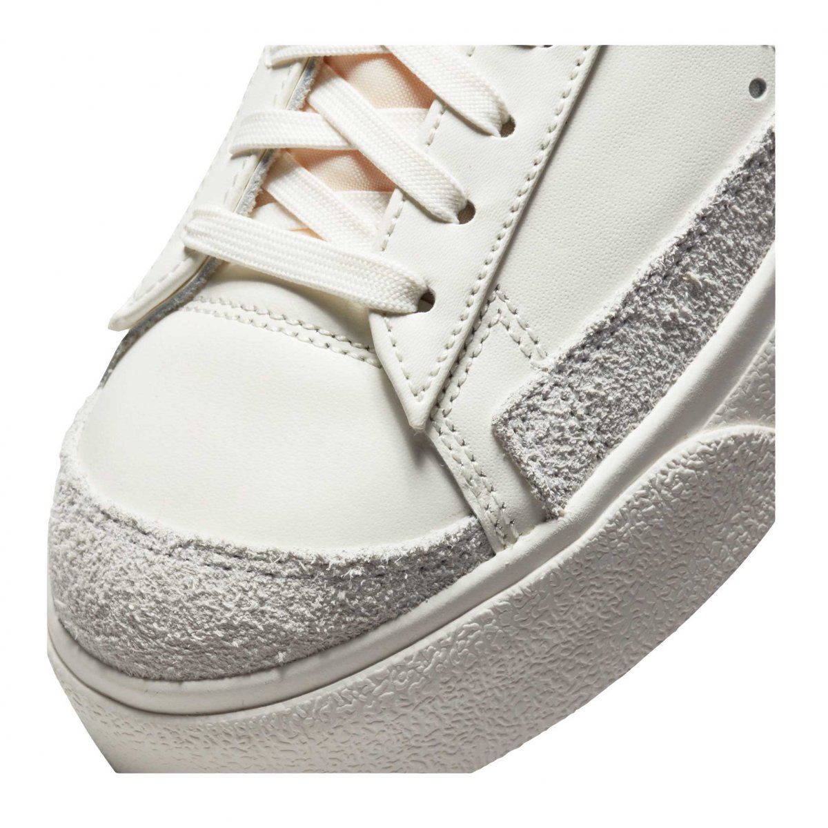 Tenis Nike Blazer Low Platform DJ0292-105