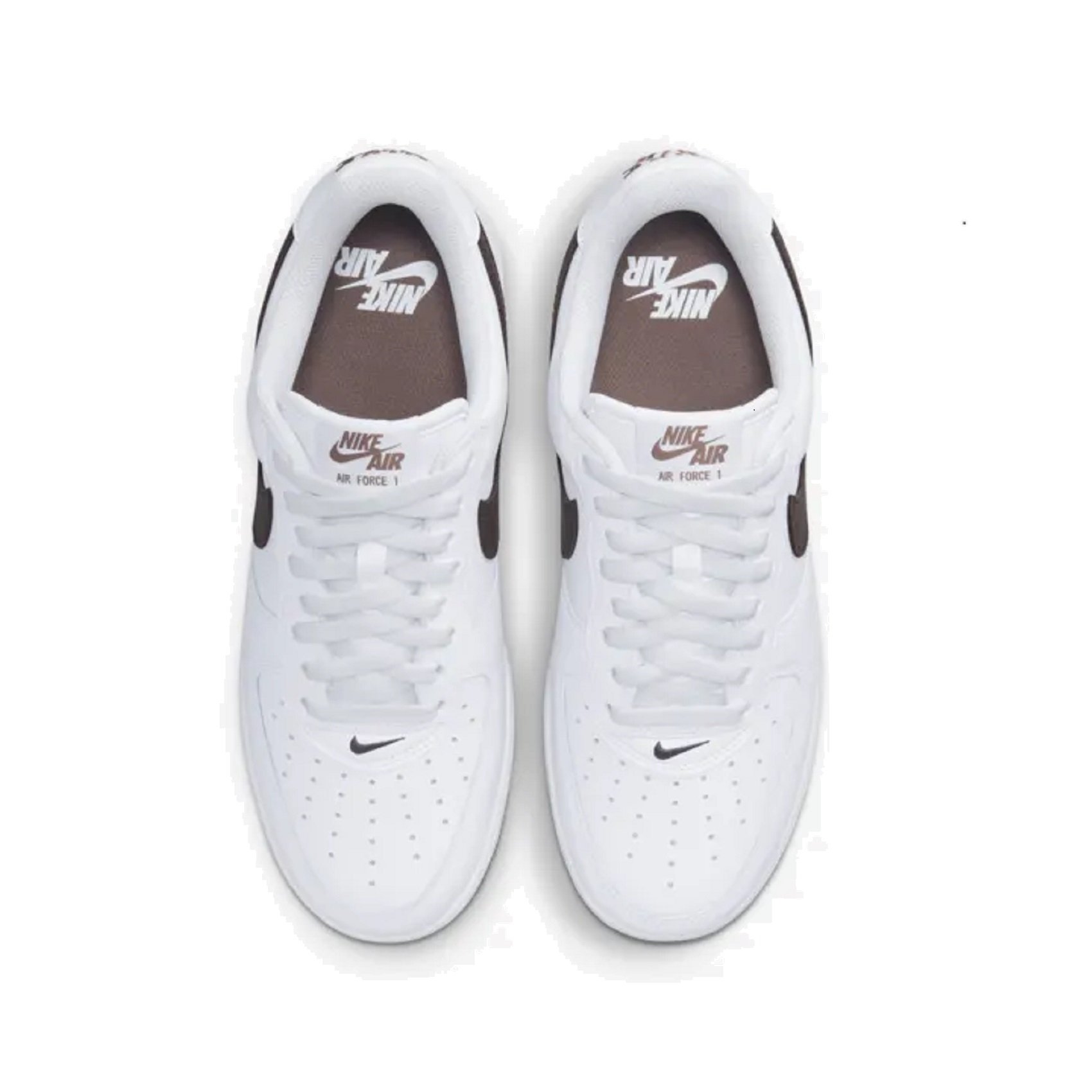 Tenis Nike Air Force 1 Low Retro Color of the year blanco/chocolate hombre.