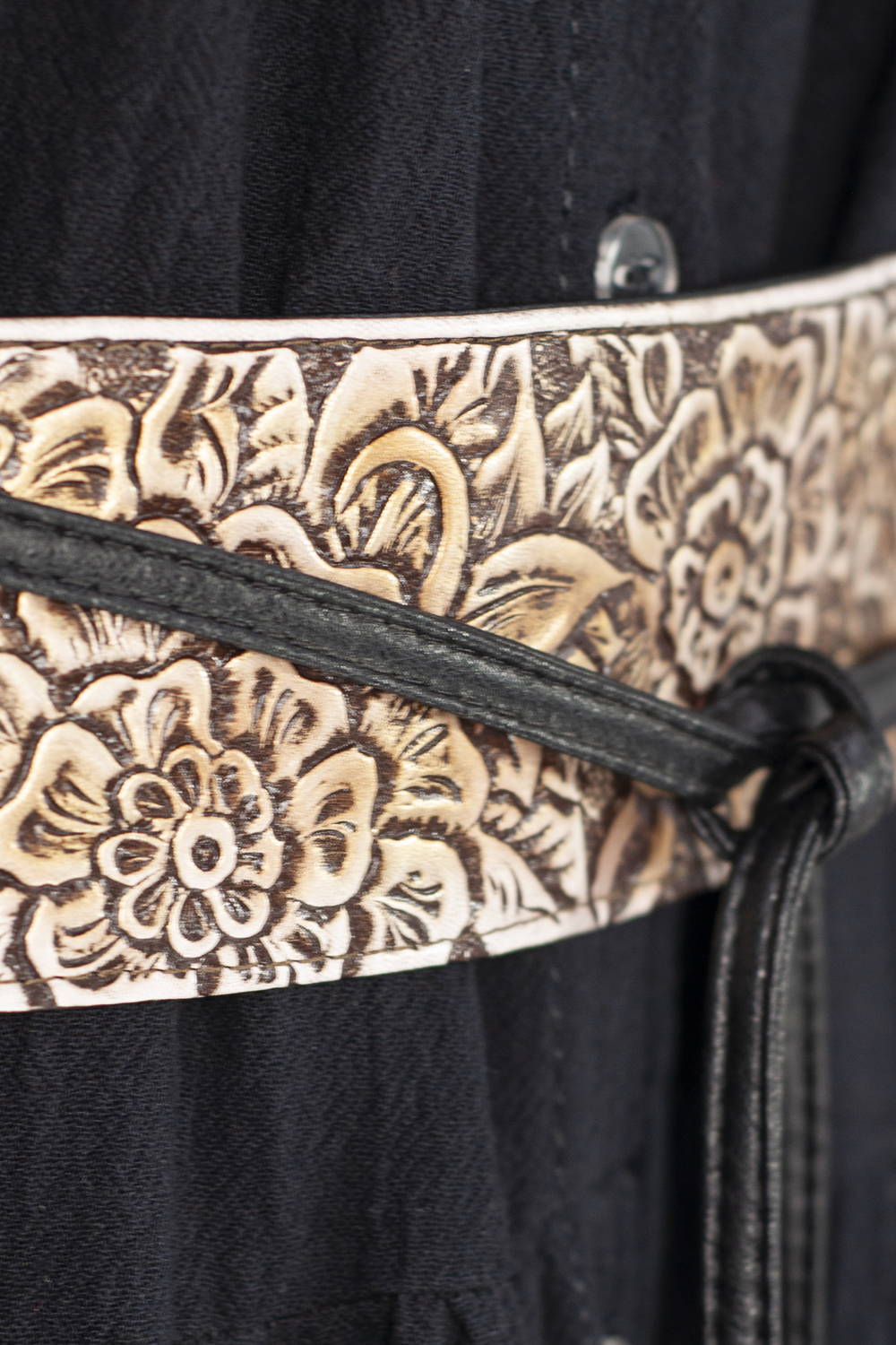 Vestido A ÁNGELOZANO camisero de manta algodón color Negro, con cinto piel gabada y pintada. AL-W38