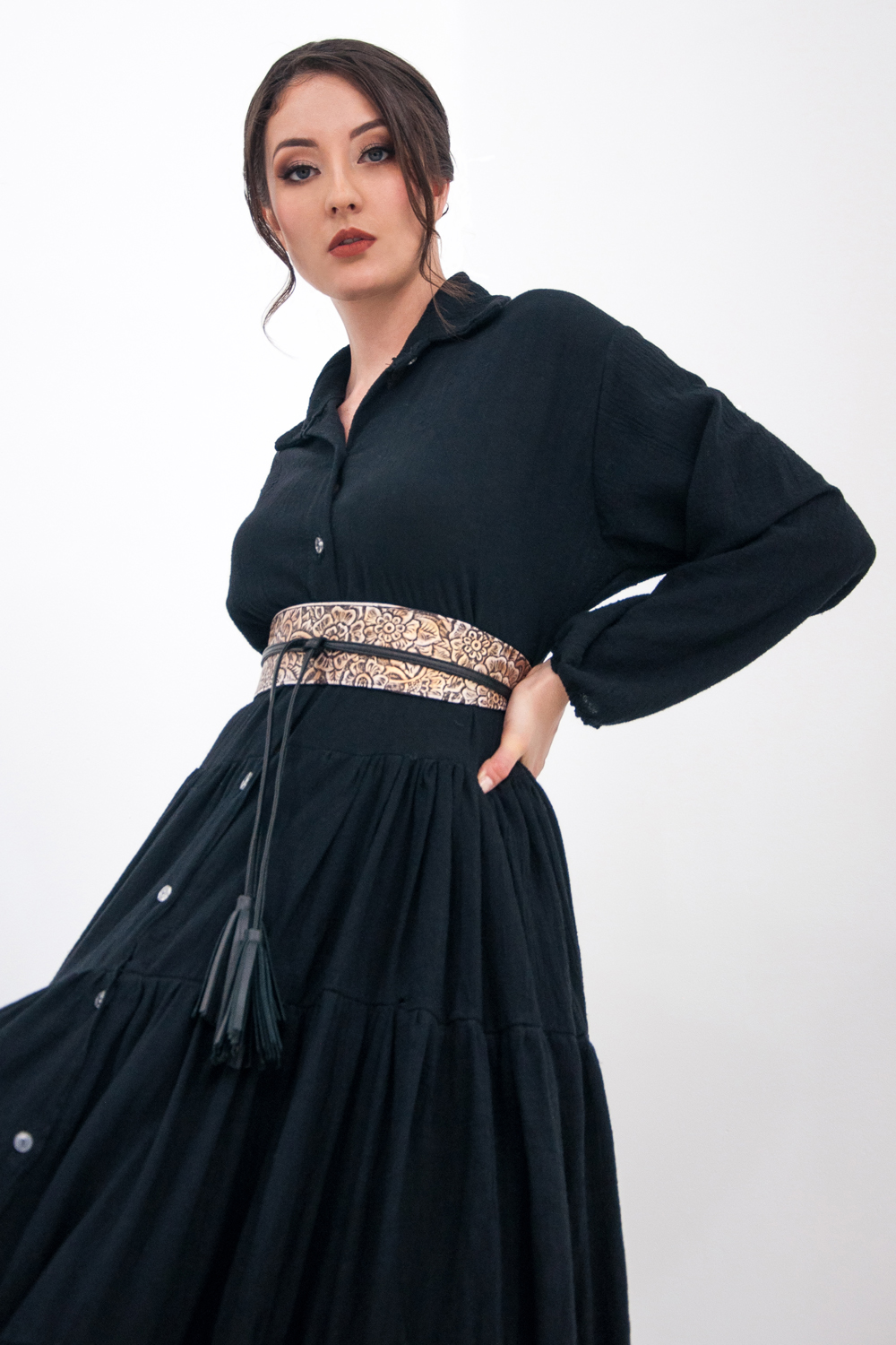 Vestido A ÁNGELOZANO camisero de manta algodón color Negro, con cinto piel gabada y pintada. AL-W38