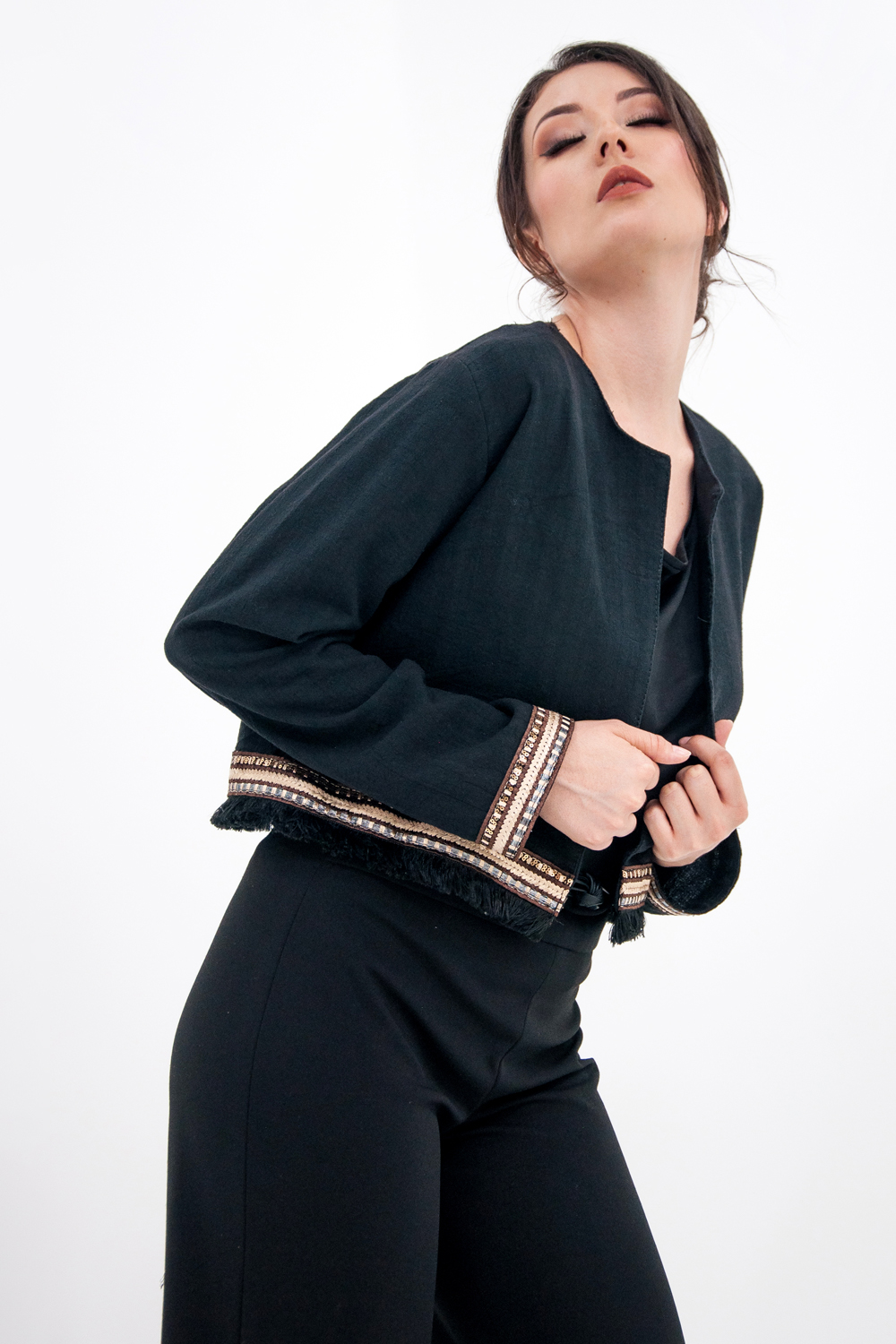 Saco A ÁNGELOZANO tipo torerita de algodón artesanal con detalles tejidos, AL-W12.