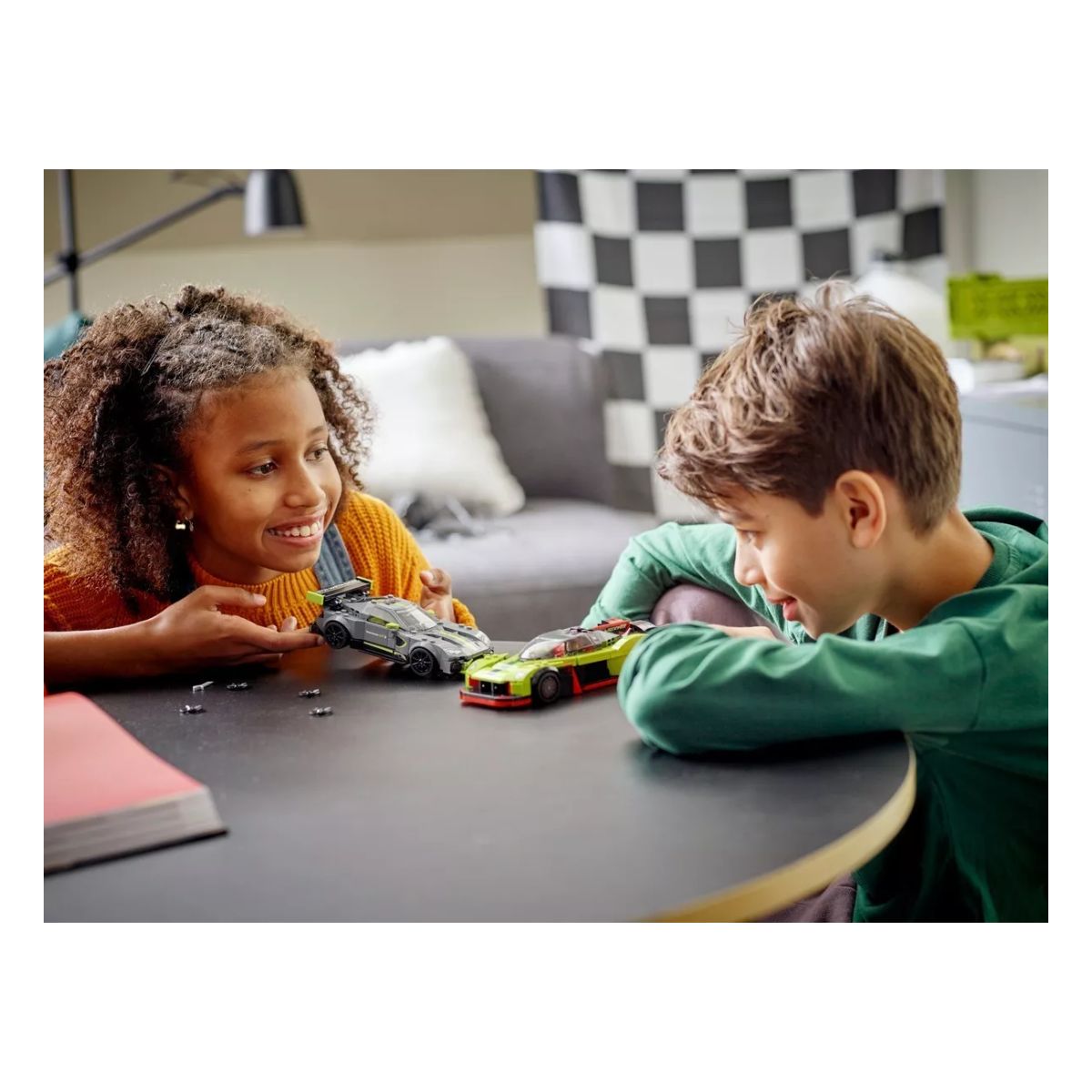 Kit Lego Speed Aston Martin  3 Cantidad de piezas 592