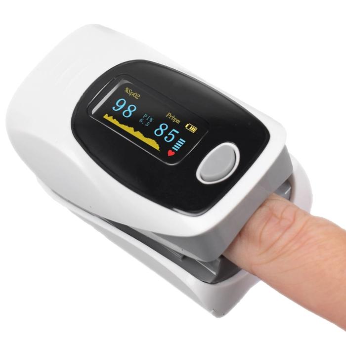 Oxímetro de dedo para botiquín MXOPX-001-21 1pza GrisBlanco Rango de Medición 70porciento -99porciento Spo2 35 250BPM 2xAAA No Incluidas, OxiPlus