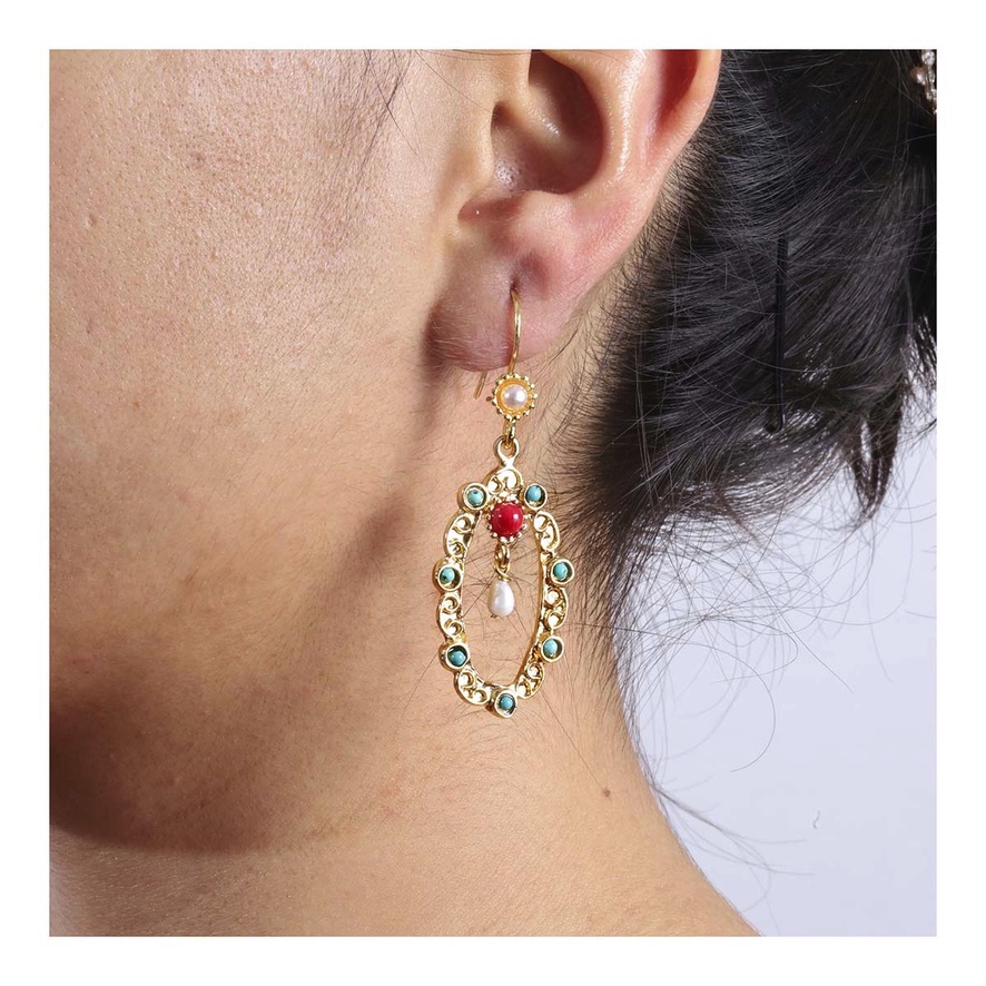 Aretes Silueta de Ovalo (Oro Laminado) con Incrustaciones de Piedras Naturales de Colores 