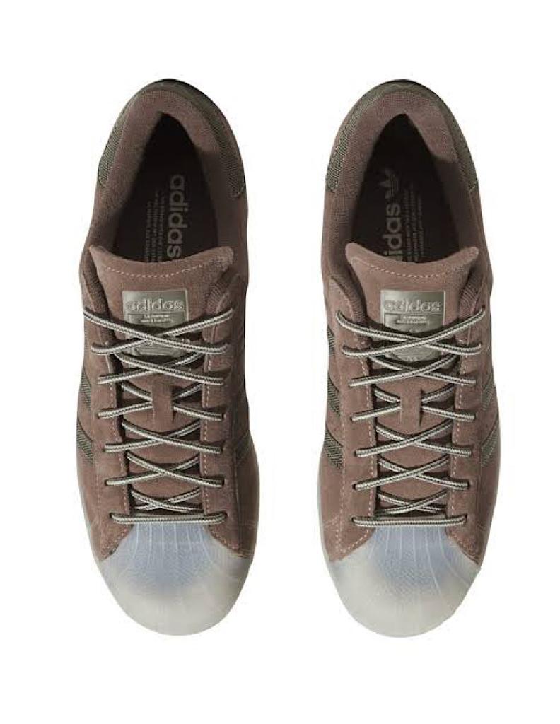 TENIS ADIDAS SUPERSTAR FOUNDATION CAFÉ CON GRIS