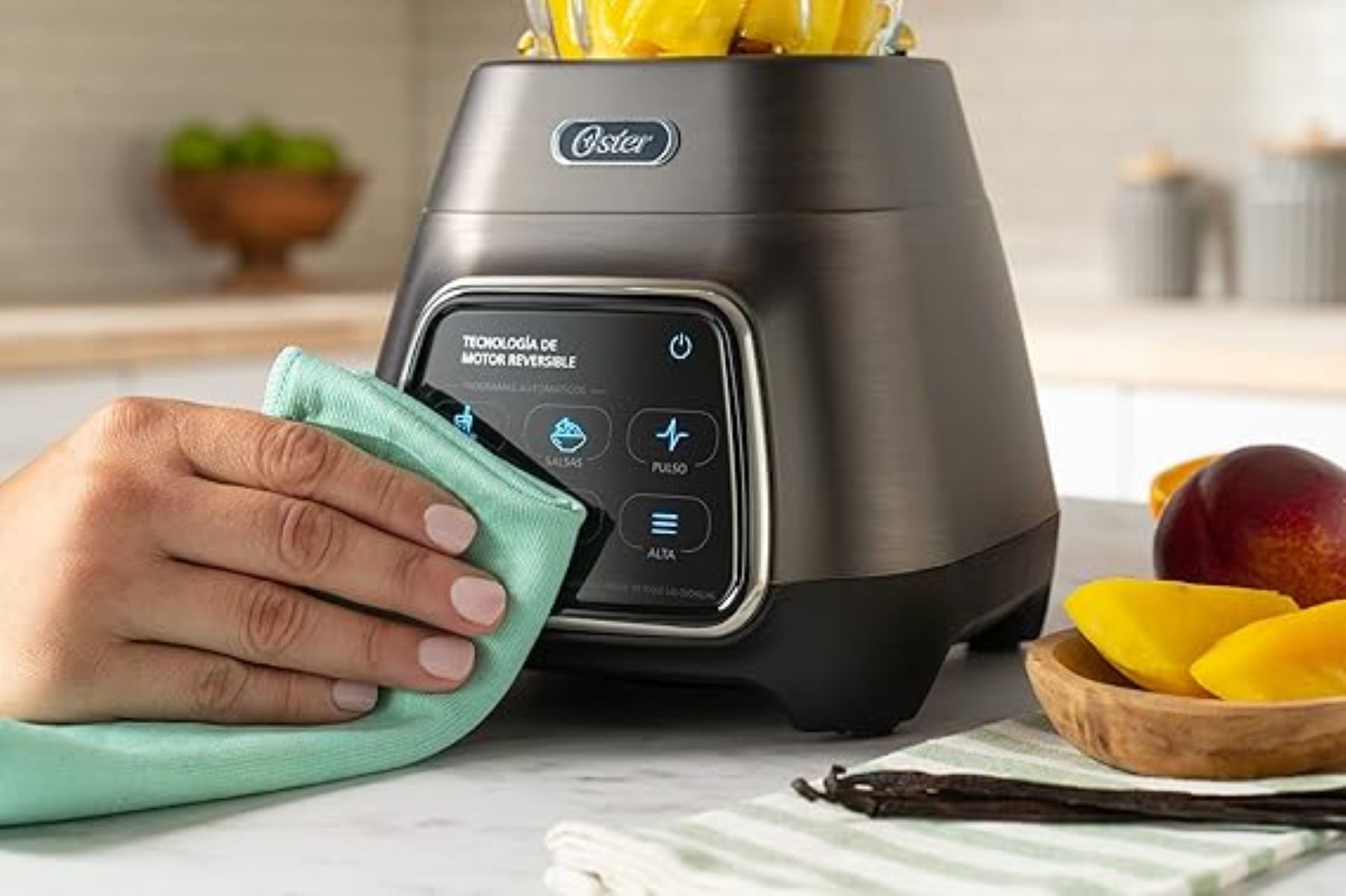 Licuadora Oster 981009014 con Tecnología Reversible 3 Velocidades